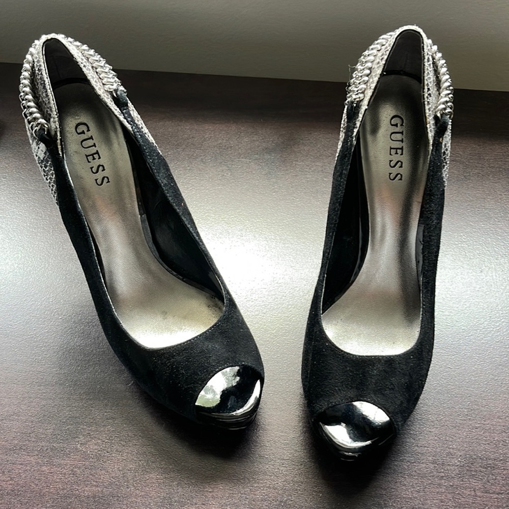 Guess patent leather suede croc embossed chain detailed heels size 8.5